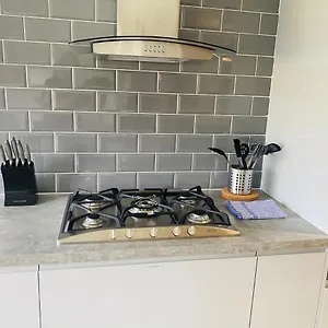  Holiday home Modern Family With Off-road Parking